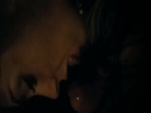 Me lo succhia e ingoia tutto