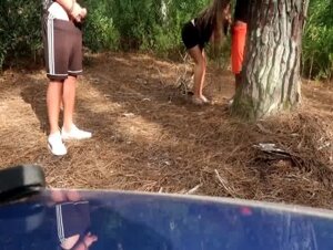 Pompino all'aperto moglie italiana davanti al cornuto che si sega