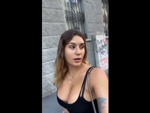 Usciamo con la tettona Greta