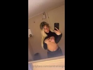 La bionda Sandra selfie tette