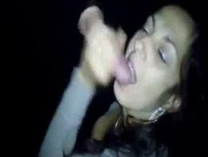 Gloryhole moglie spompina cazzi a sconosciuti