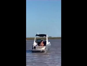 Beccati a chiavare in barca