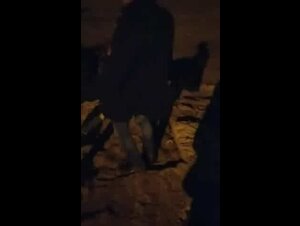 Mia moglie si fa trombare in spiaggia dal bull