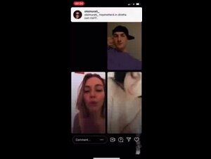 Sofy e Francesca escono le tette in live ig