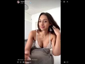 La sexy Giulia in live