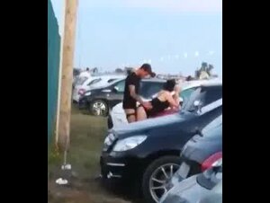 Appena conosciuti fanno sesso in un parcheggio