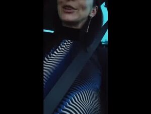 Milf italiana prova a scoparsi il taxista Uber riprendendo tutto di nascosto