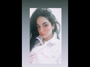 Teen le esce e vuole la sborra