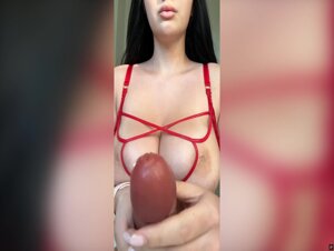 Sega un cazzo con tettone in primo piano