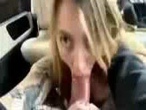 Biondina fidanzata gran pompinara