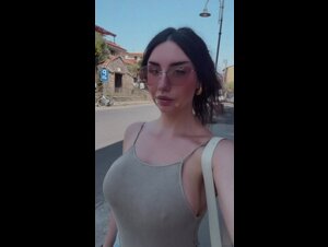 Esmeralda Morichelli | Morichels con i capezzoli duri